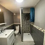 Face A La Apartament *